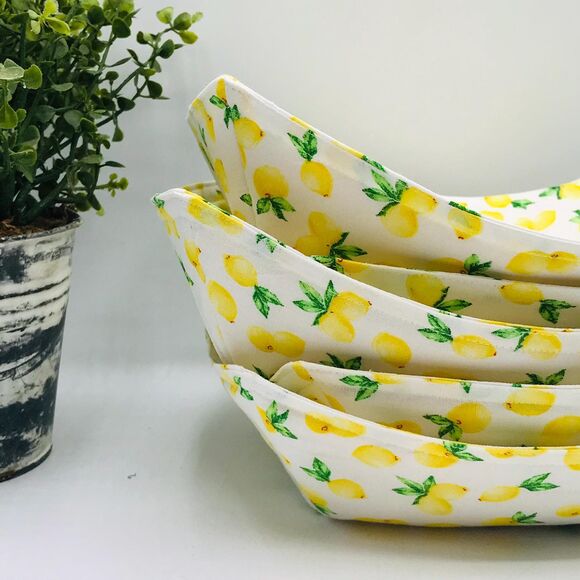 Microwave Takeout Container Cozy: Reversible, Cheerful Yellow Lemon Print - Picture 1 of 4